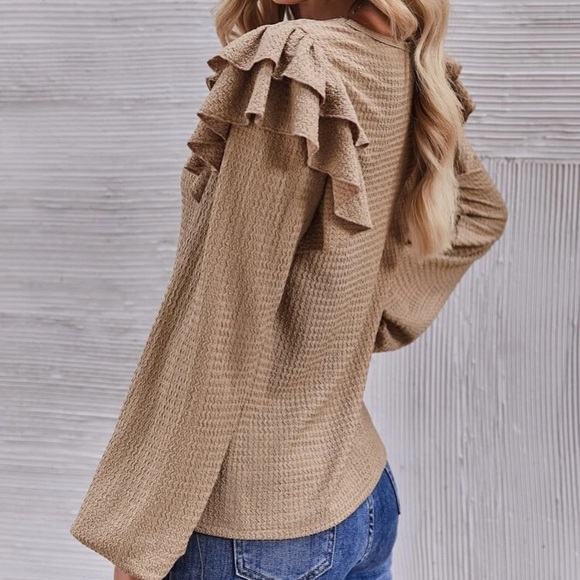 Boho ruffle trim blouse - Picture 2 of 16